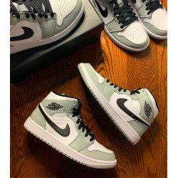 554724-092 Repsneakers Jordan 1 Mid Light Smoke Grey