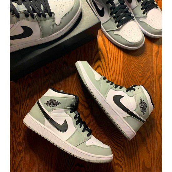 554724-092 Repsneakers Jordan 1 Mid Light Smoke Grey