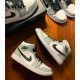 554724-092 Repsneakers Jordan 1 Mid Light Smoke Grey